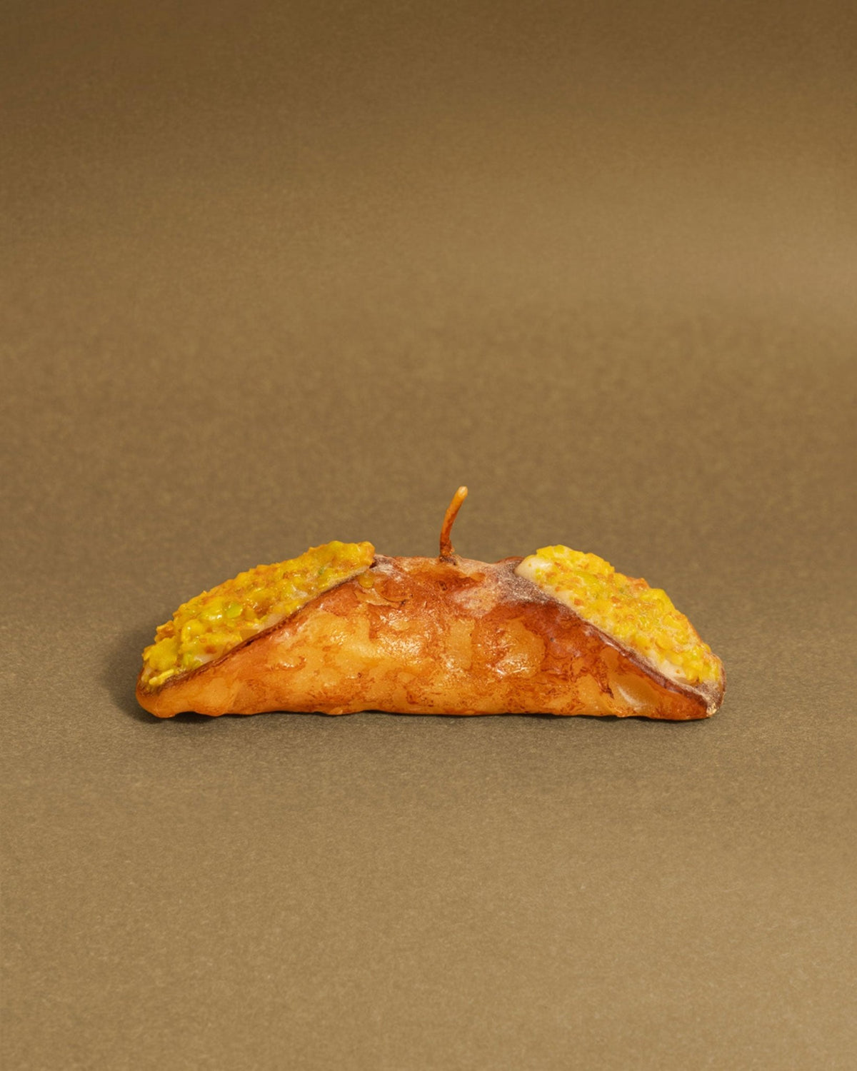 The Octaevo Cannolo Candle features two yellow tops on brown, resembling an Italian dessert butterfly.