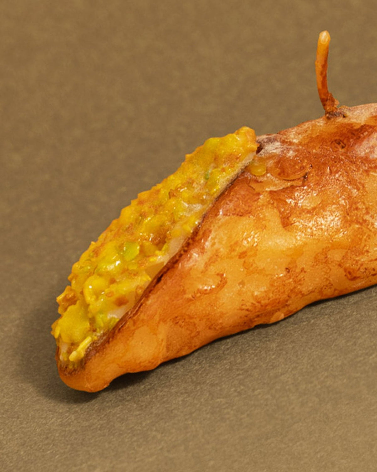 The Octaevo Cannolo Candle features two yellow tops on brown, resembling an Italian dessert butterfly.