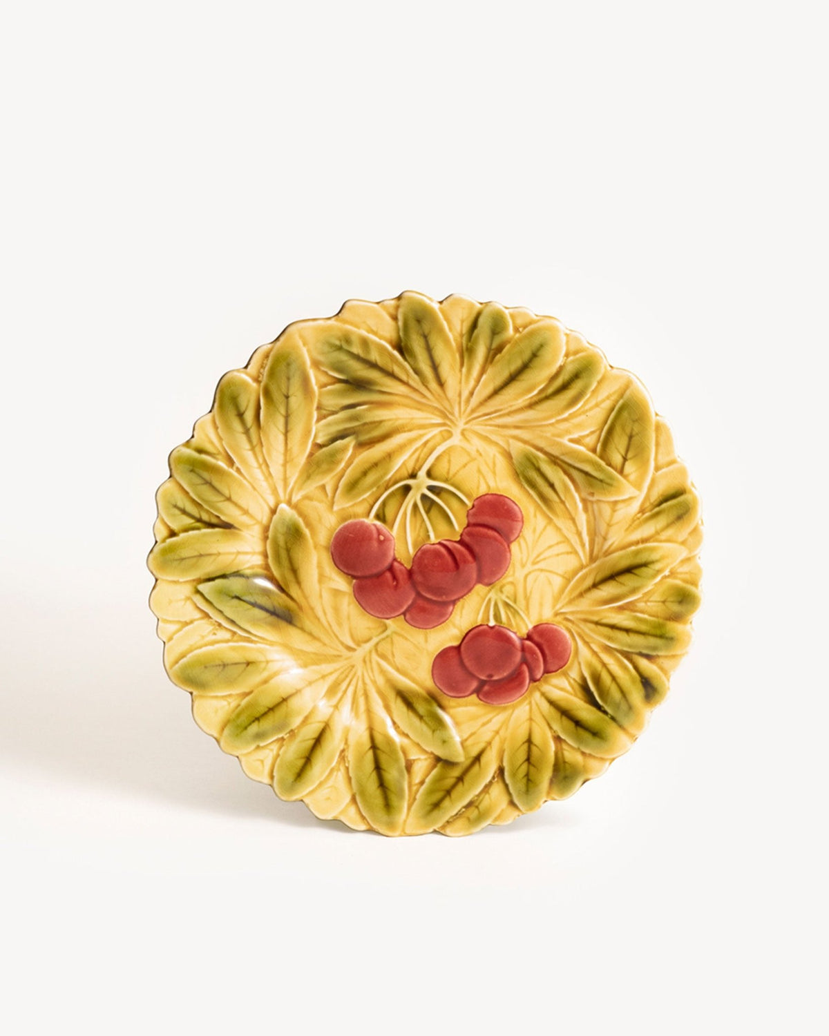 OCTAEVO Cherry Majolica Plate: green leaves and red cherries on a yellow Art Nouveau background.