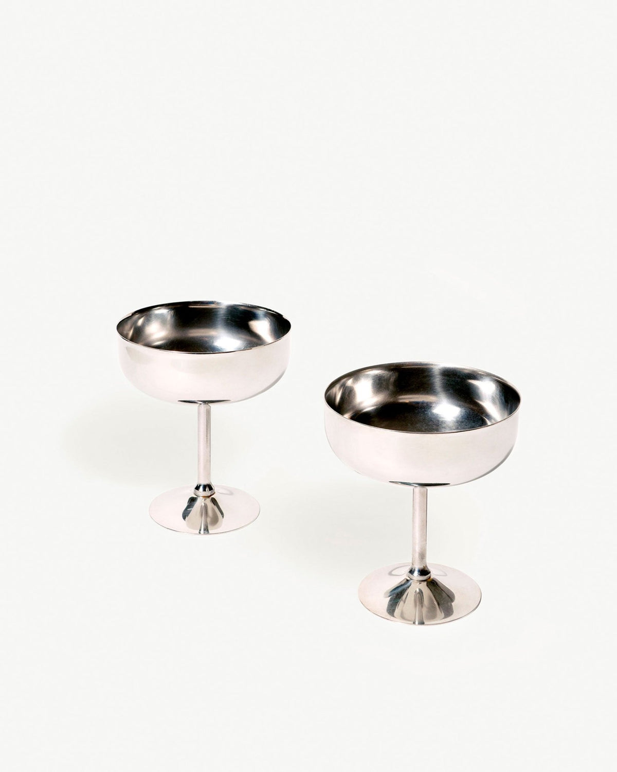 Two elegant OCTAEVO Ice Cream Bowls (set of 2) stand side by side, perfect for memorable dessert moments.