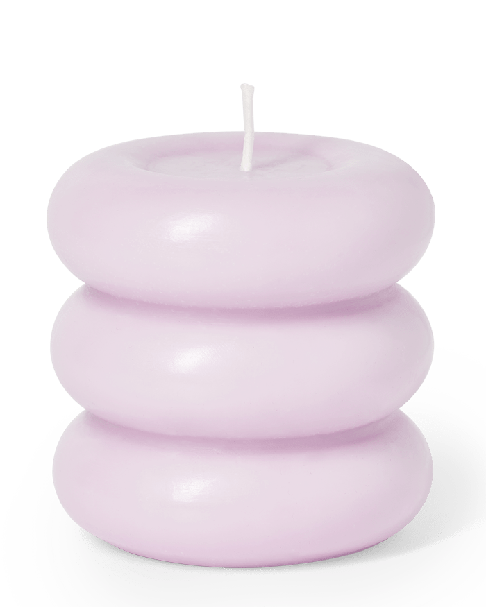The OCTAEVO Templo Candle is a pastel purple, round candle with three rings and a central wick for artisanal decor.