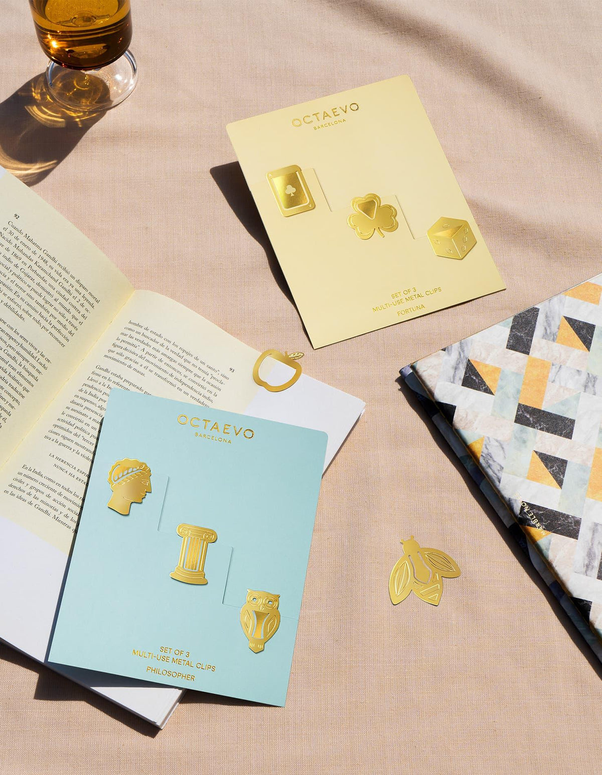 OCTAEVO Philosopher Metal Clips: elegant gold clips on pastel cards for inspired learning at your cozy table.