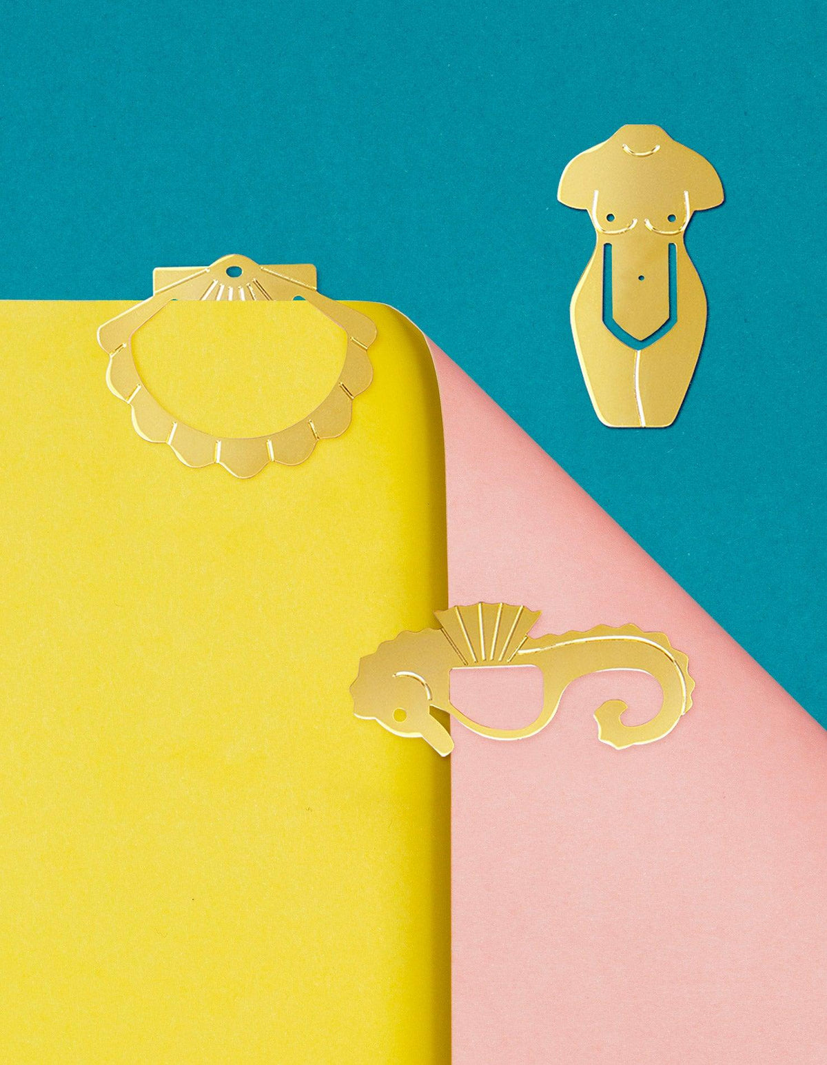 OCTAEVO Metal Clips Venus—gold clips shaped as a shell, seahorse, and torso for chic Mediterranean decor.