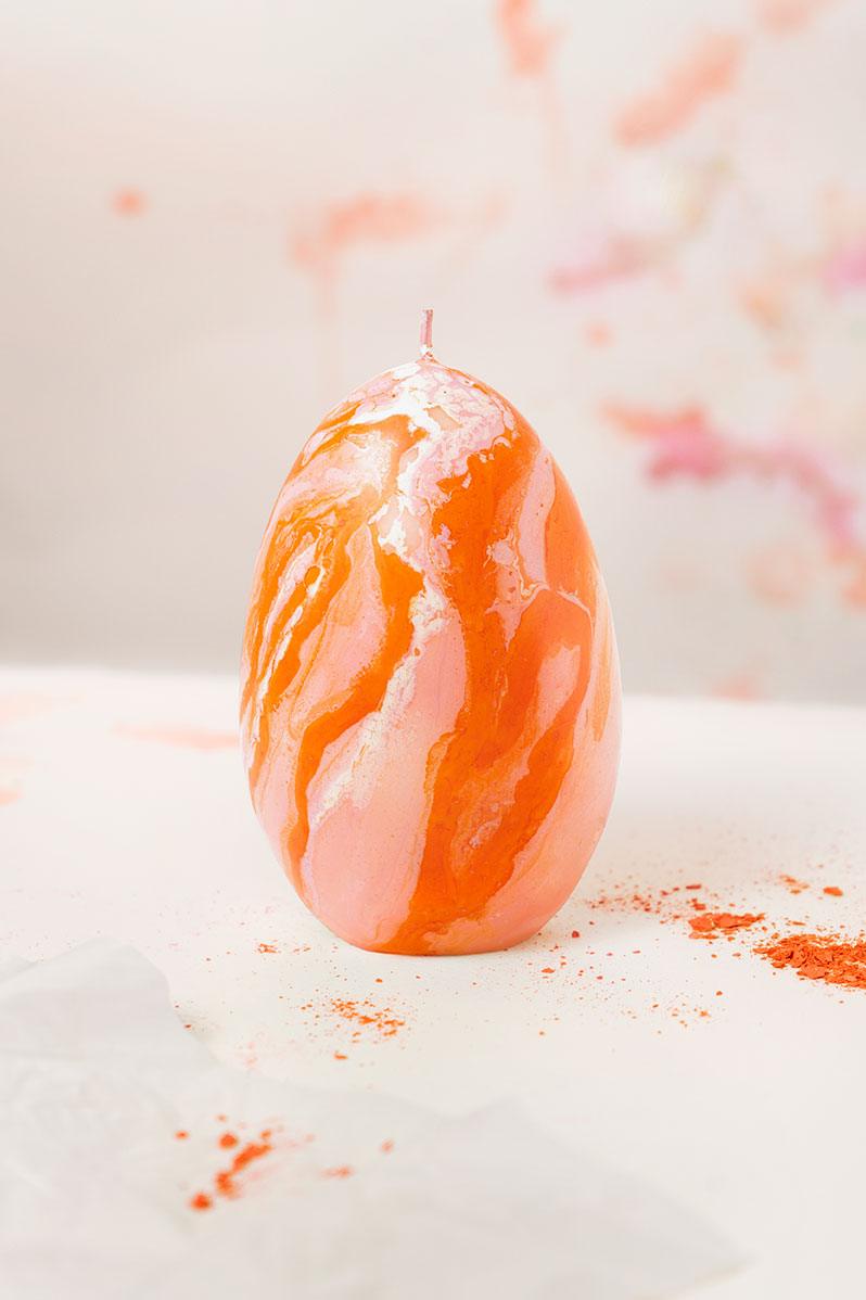 Octaevos Olimpo Marble Candle, handmade in Italy, features an orange and white marbled design.