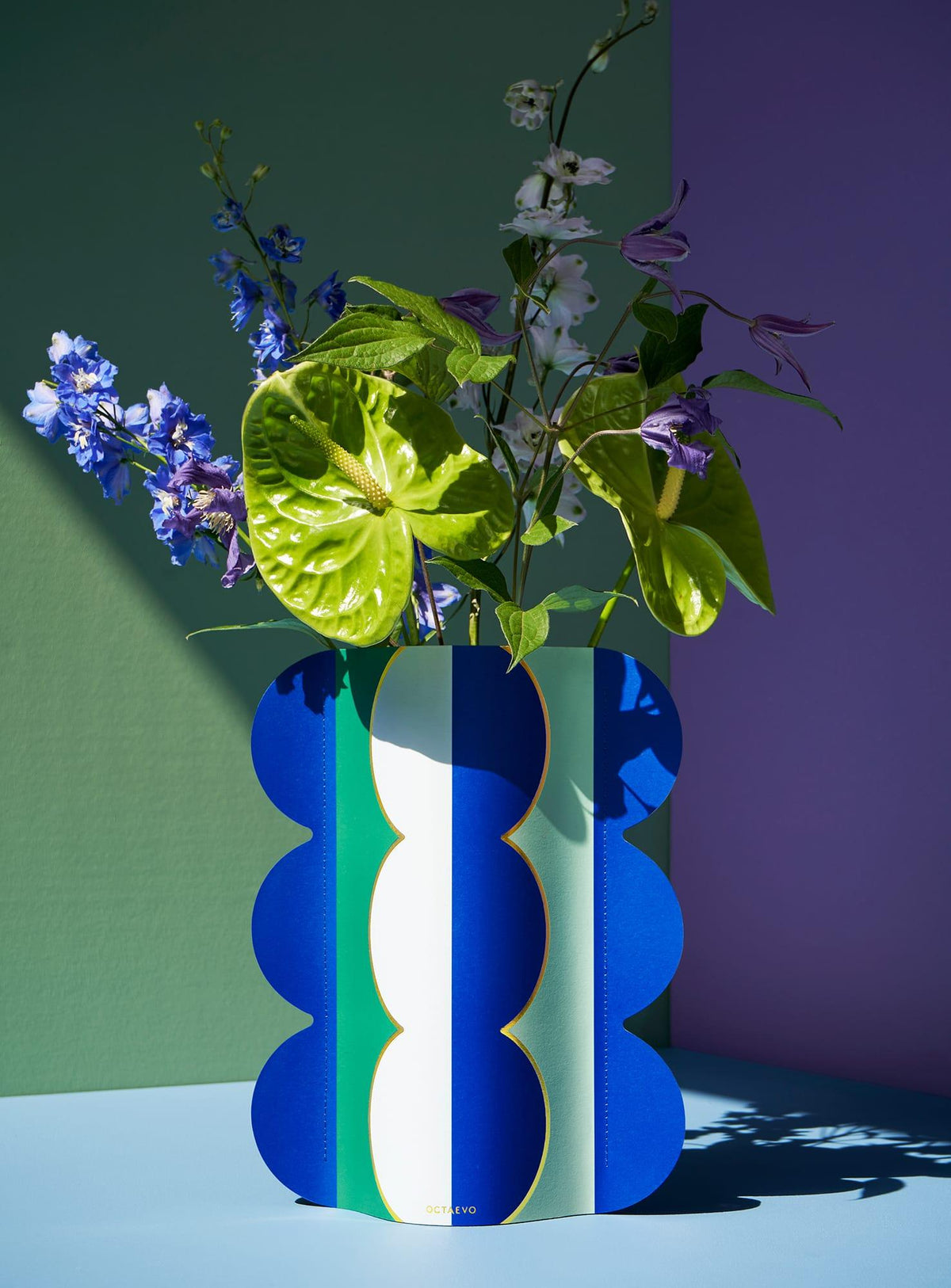 OCTAEVO’s Paper Vase Riviera Wave with wavy edges adds a vibrant, unique touch to your home decor.